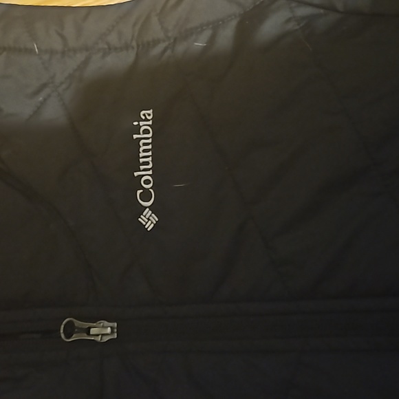 Ladies medium Columbia vest - Picture 3 of 9